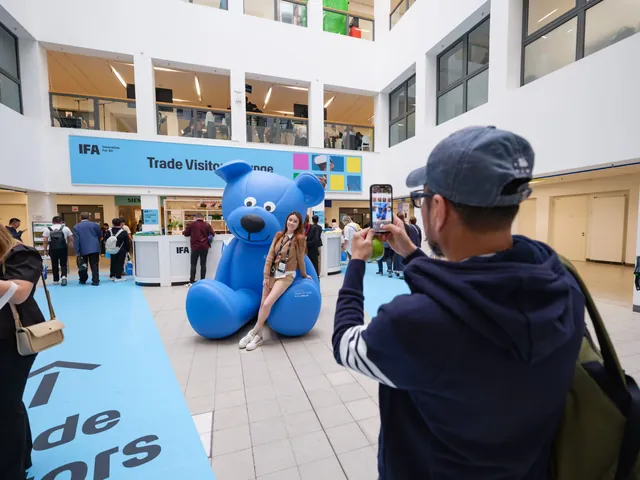 IFA 2025展馆内观众互动体验